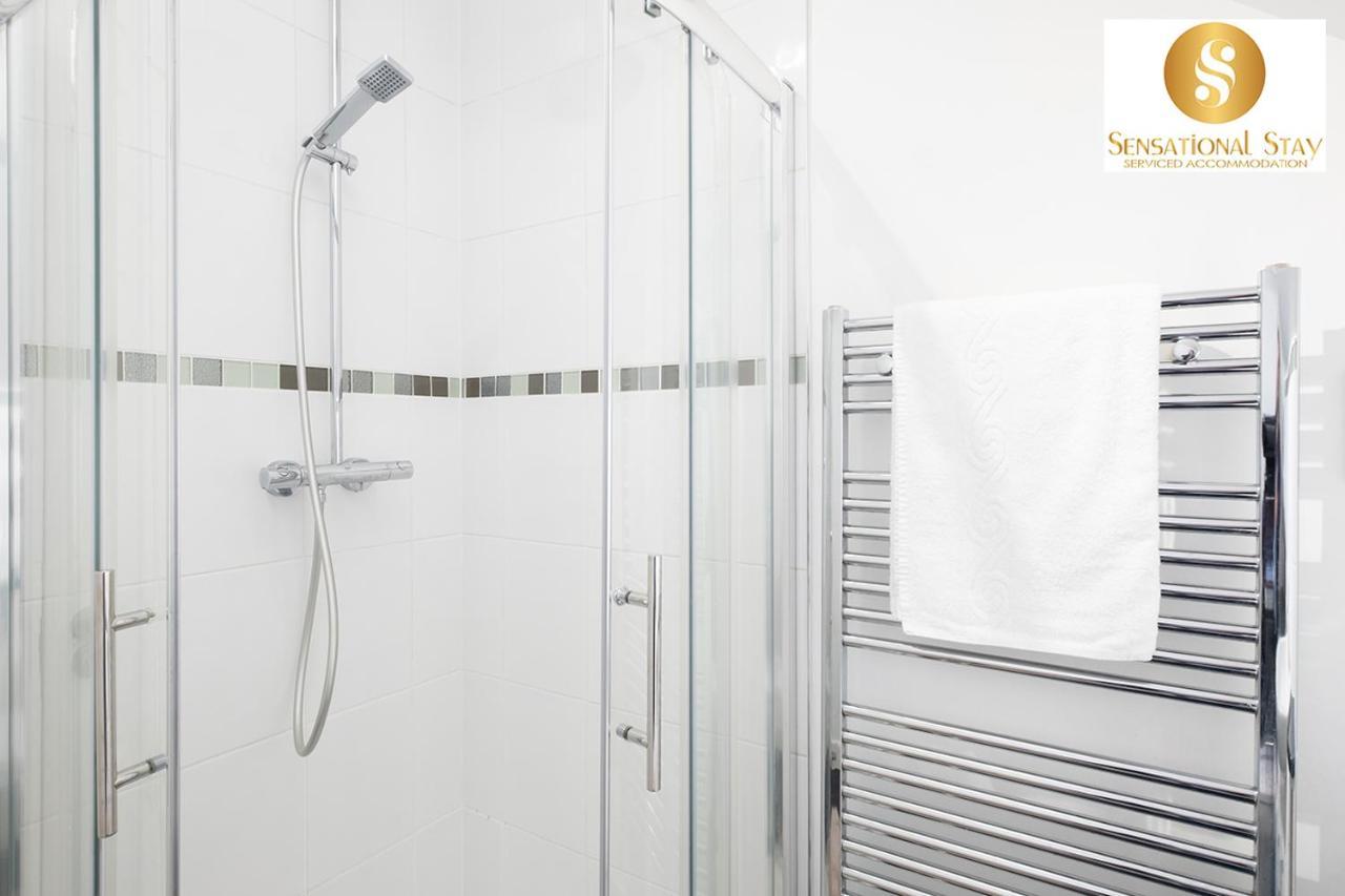 2 Bedroom At Sensational Serviced - Clifton Road Apartment *