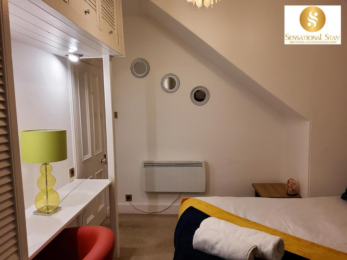 2 Bedroom At Sensational Serviced - Clifton Road Apartment *
