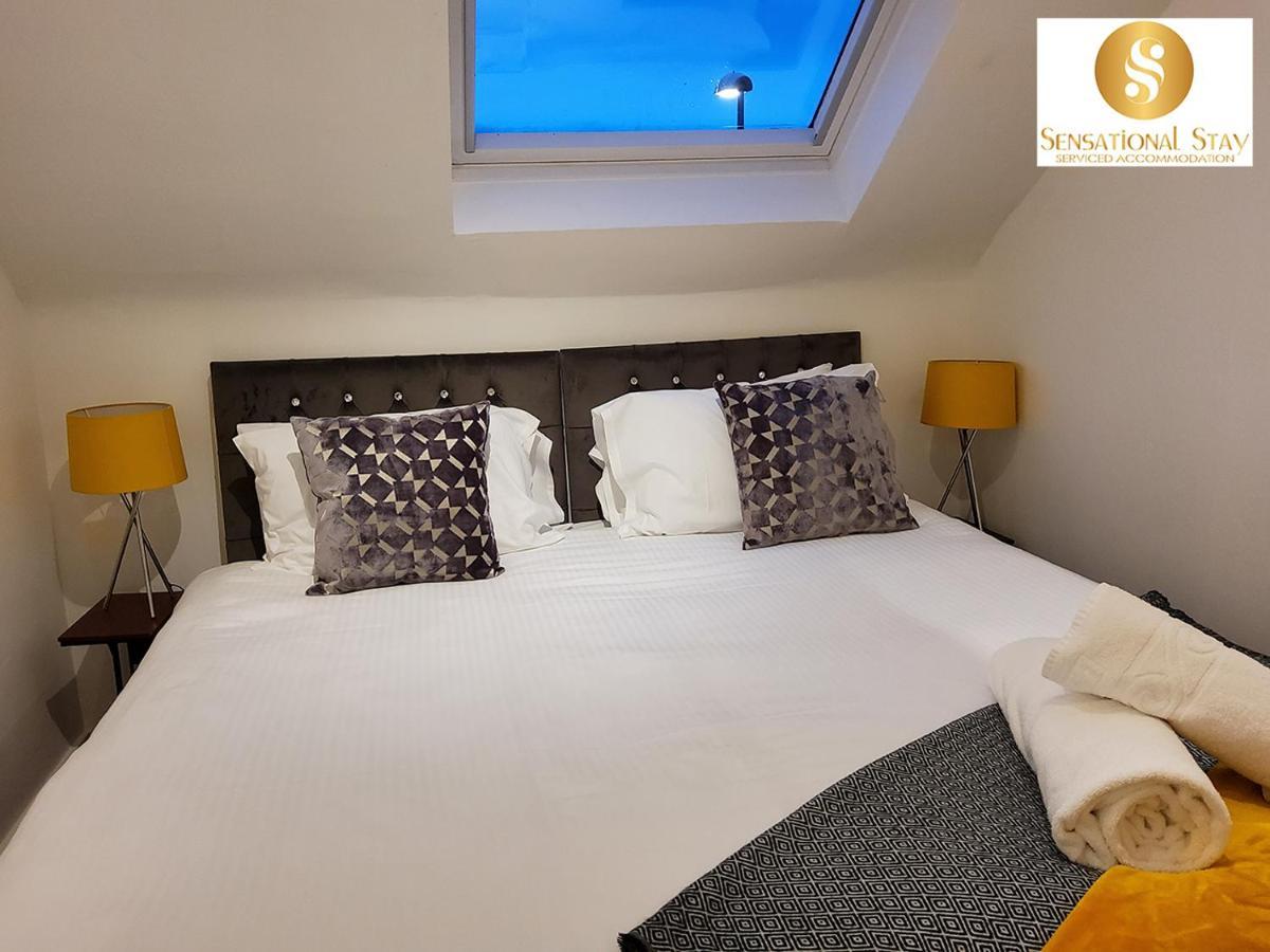 2 Bedroom At Sensational Serviced - Clifton Road Apartment *