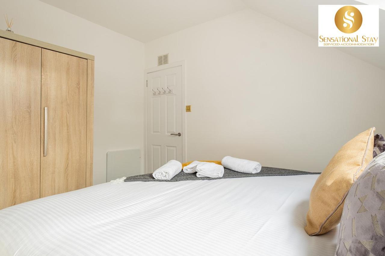 2 Bedroom At Sensational Serviced - Clifton Road Apartment *