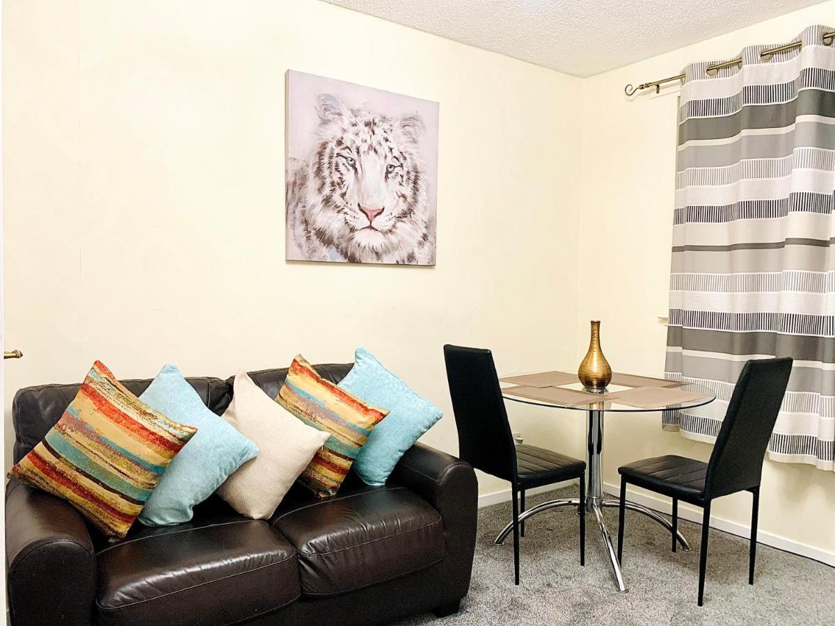 Apartment Executive Quiet Home-office Combo