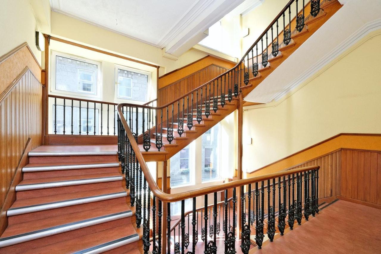 Luxury 2 Bedroom Centre With Panoramic Views And High Ceilings *