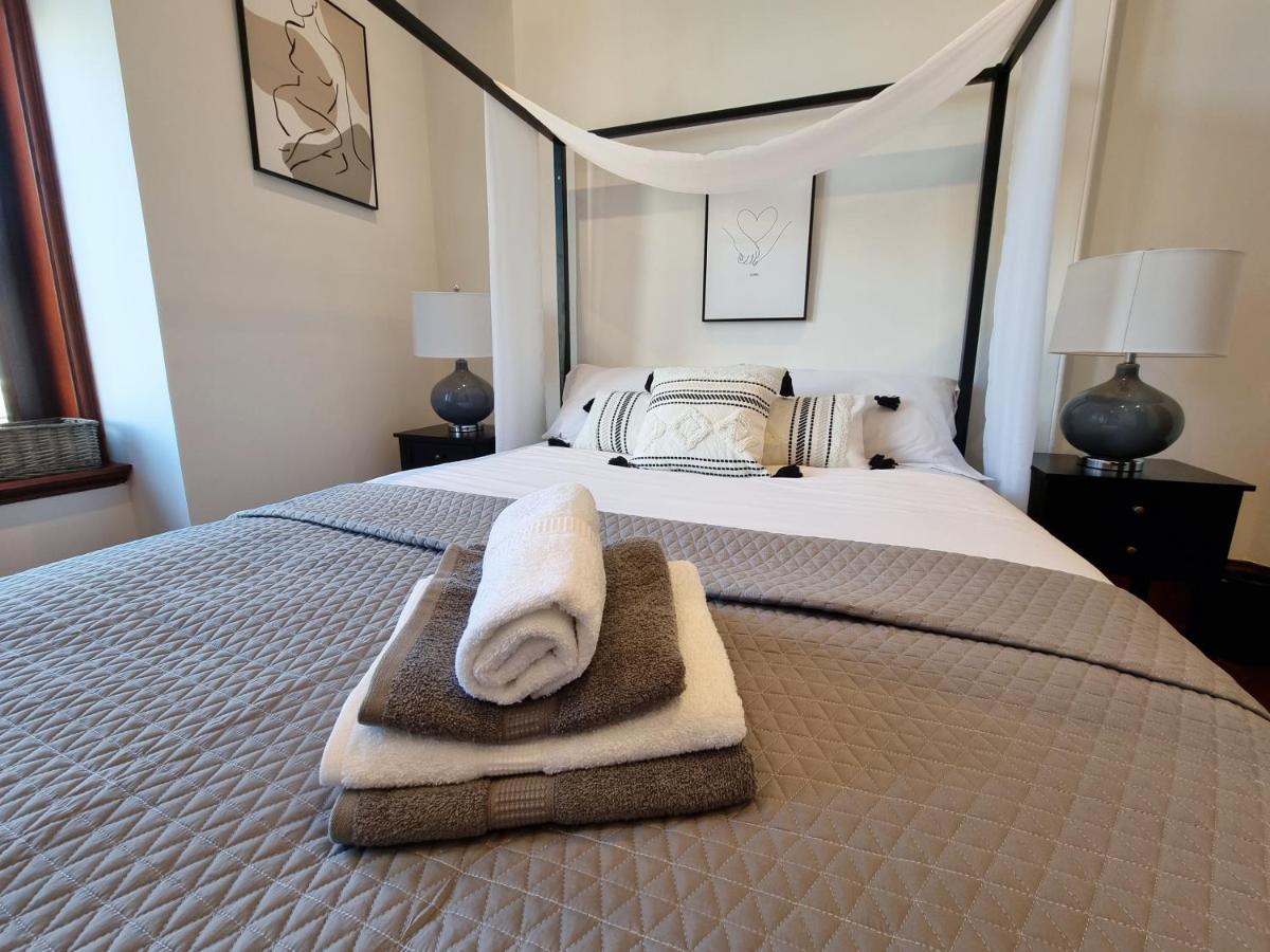 Luxury 2 Bedroom Centre With Panoramic Views And High Ceilings Apartment *