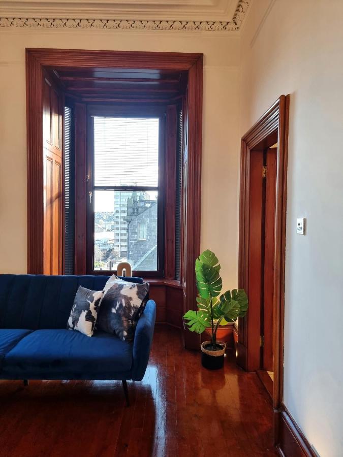 Luxury 2 Bedroom Centre With Panoramic Views And High Ceilings Apartment *