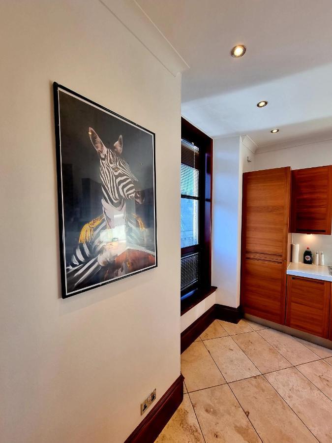 Luxury 2 Bedroom Centre With Panoramic Views And High Ceilings Apartment *