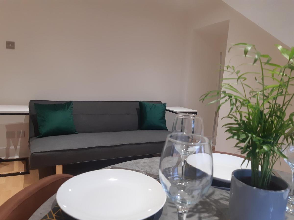 Crown Apartment