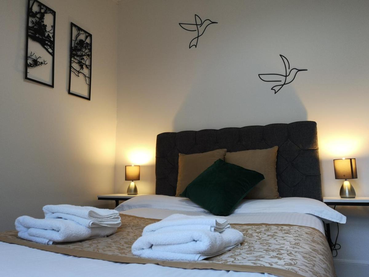 Crown Apartment *