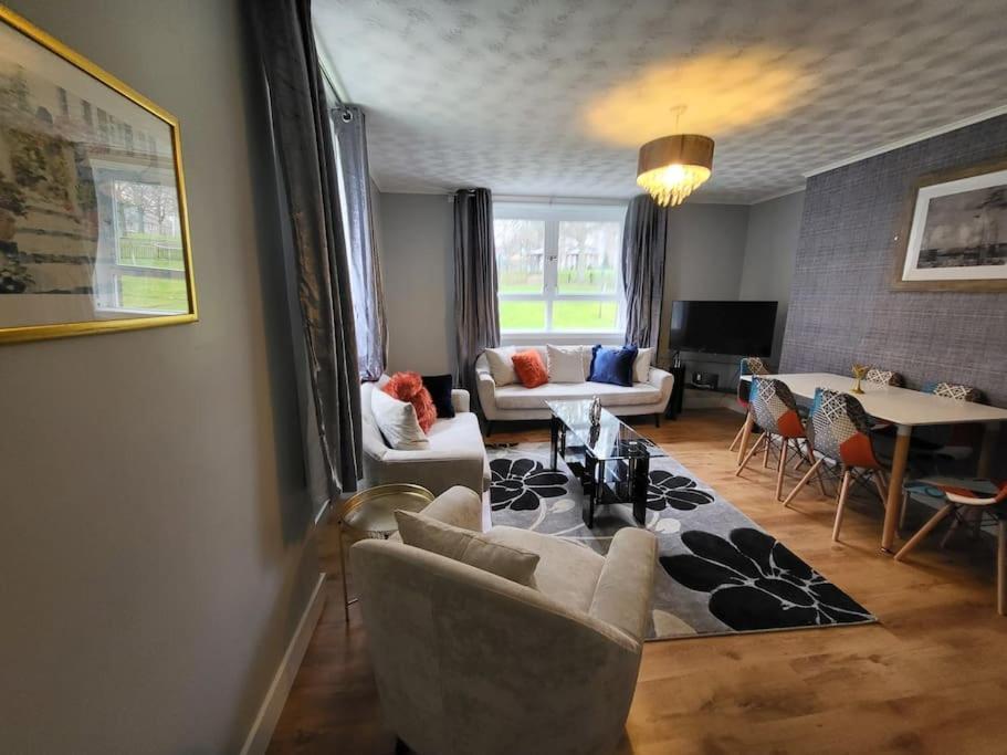4 Bedroom Apts At Sensational Serviced Aberdeen- Powis Crescent *