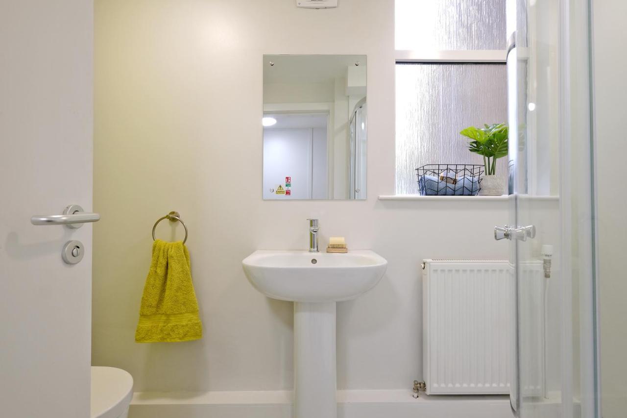 Cooper Court Apartment *