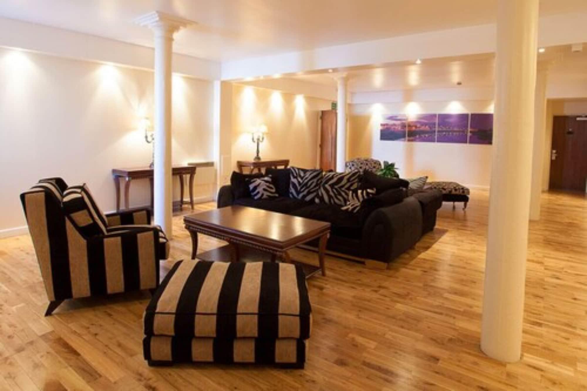 Hotel Douglas 3*