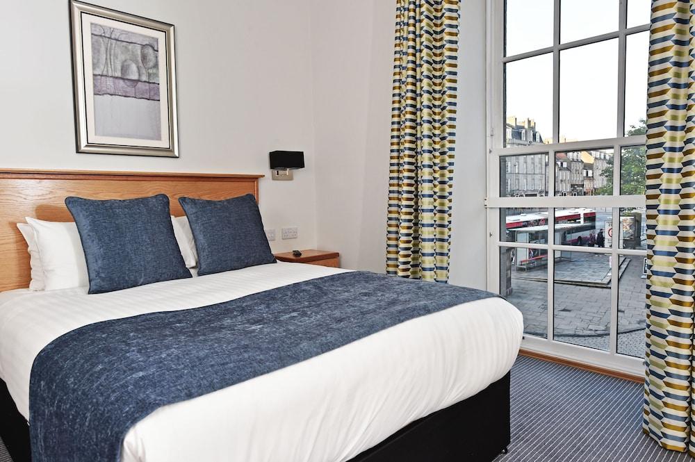 Douglas Hotel 3*