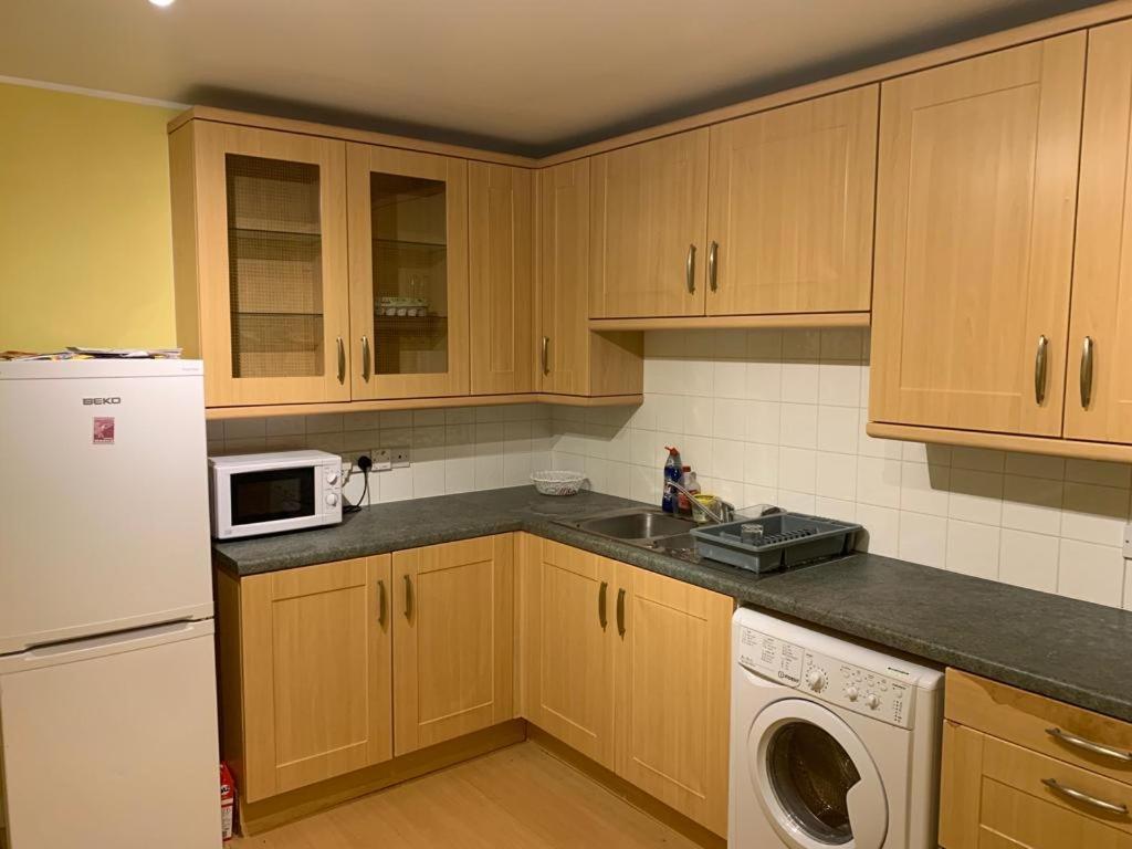 Lovely 2-bedroom Apartment, Free Wifi & Car Park
