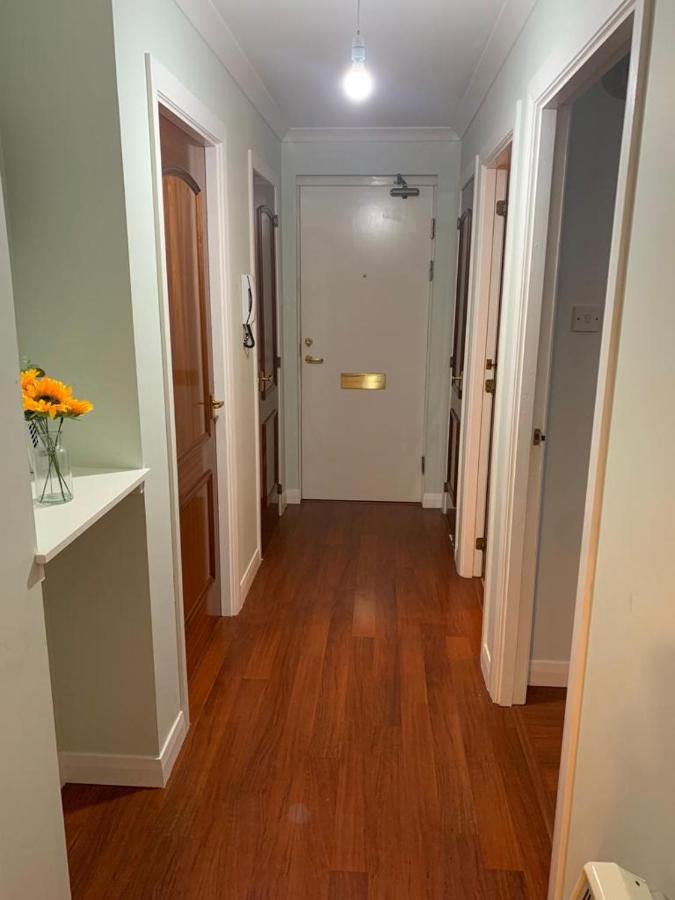 Lovely 2-bedroom Apartment, Free Wifi & Car Park Apartment *