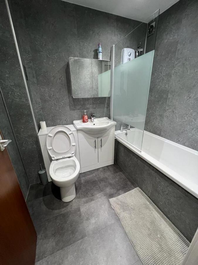 Lovely 3-bedroom Flat With Free Parking *