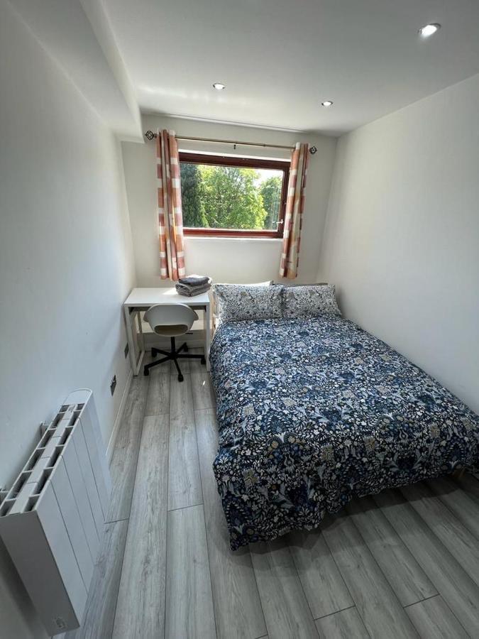 Lovely 3-bedroom Flat With Free Parking *
