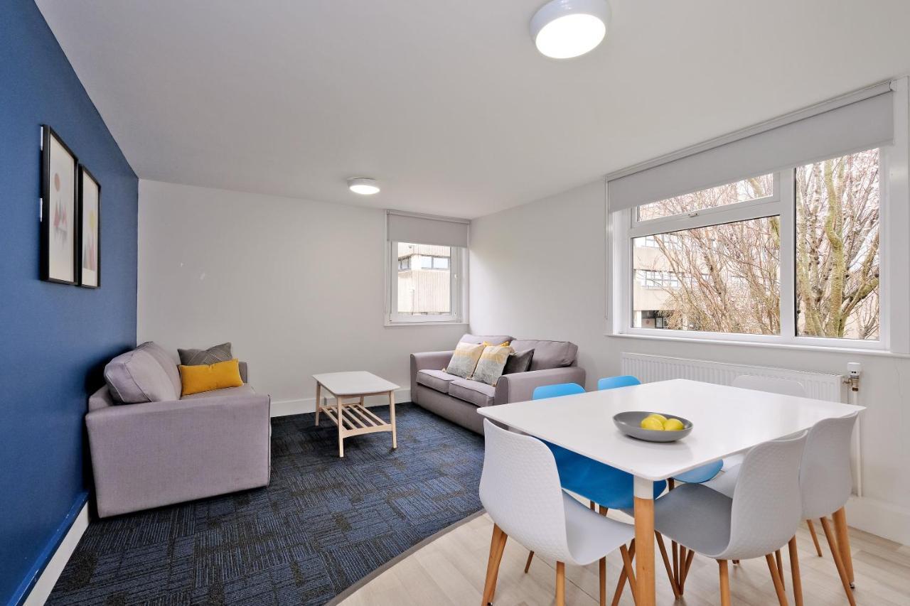 Cooper Court Apartment *