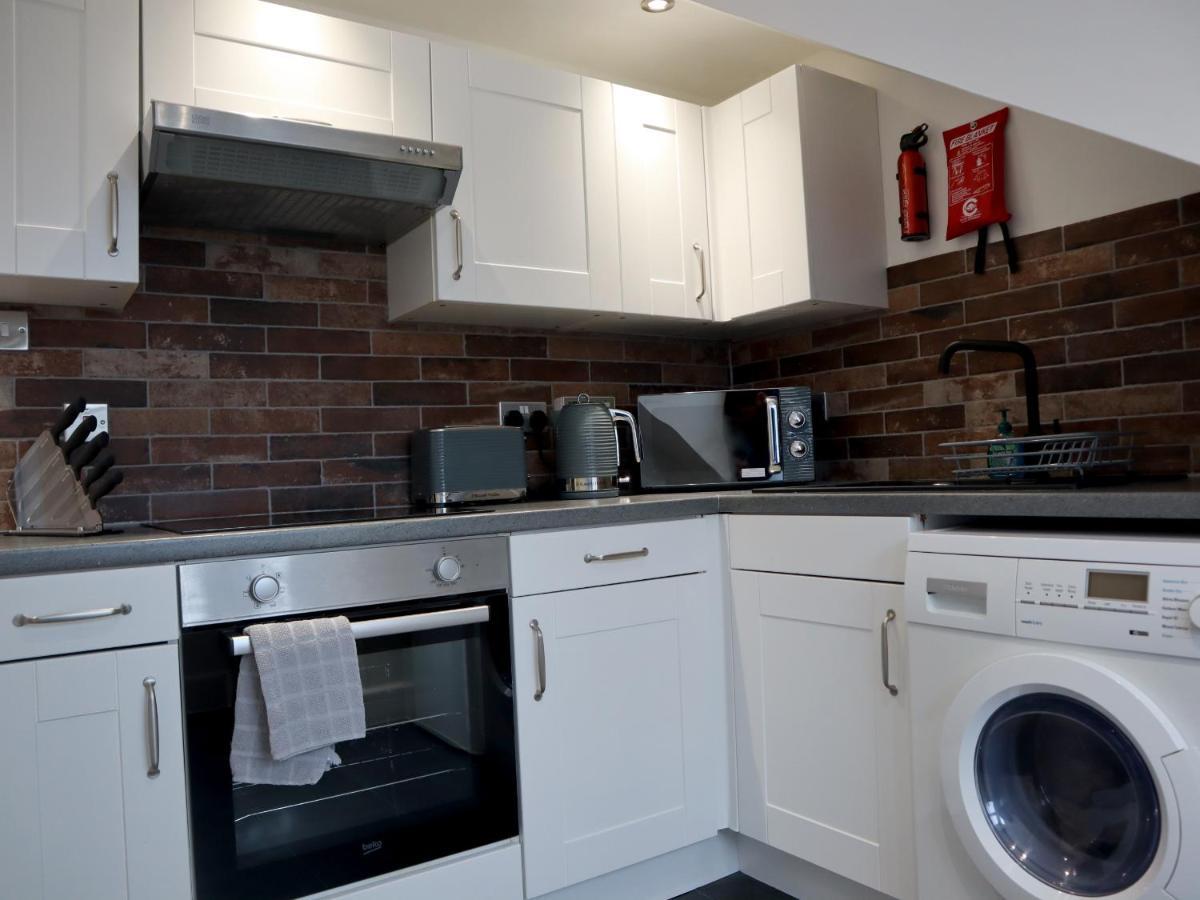 Crown Apartment *