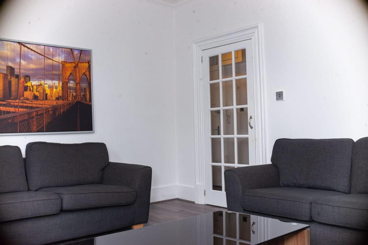 Apartment Centre Flat: 2-bedroom With Parking Aberdeen