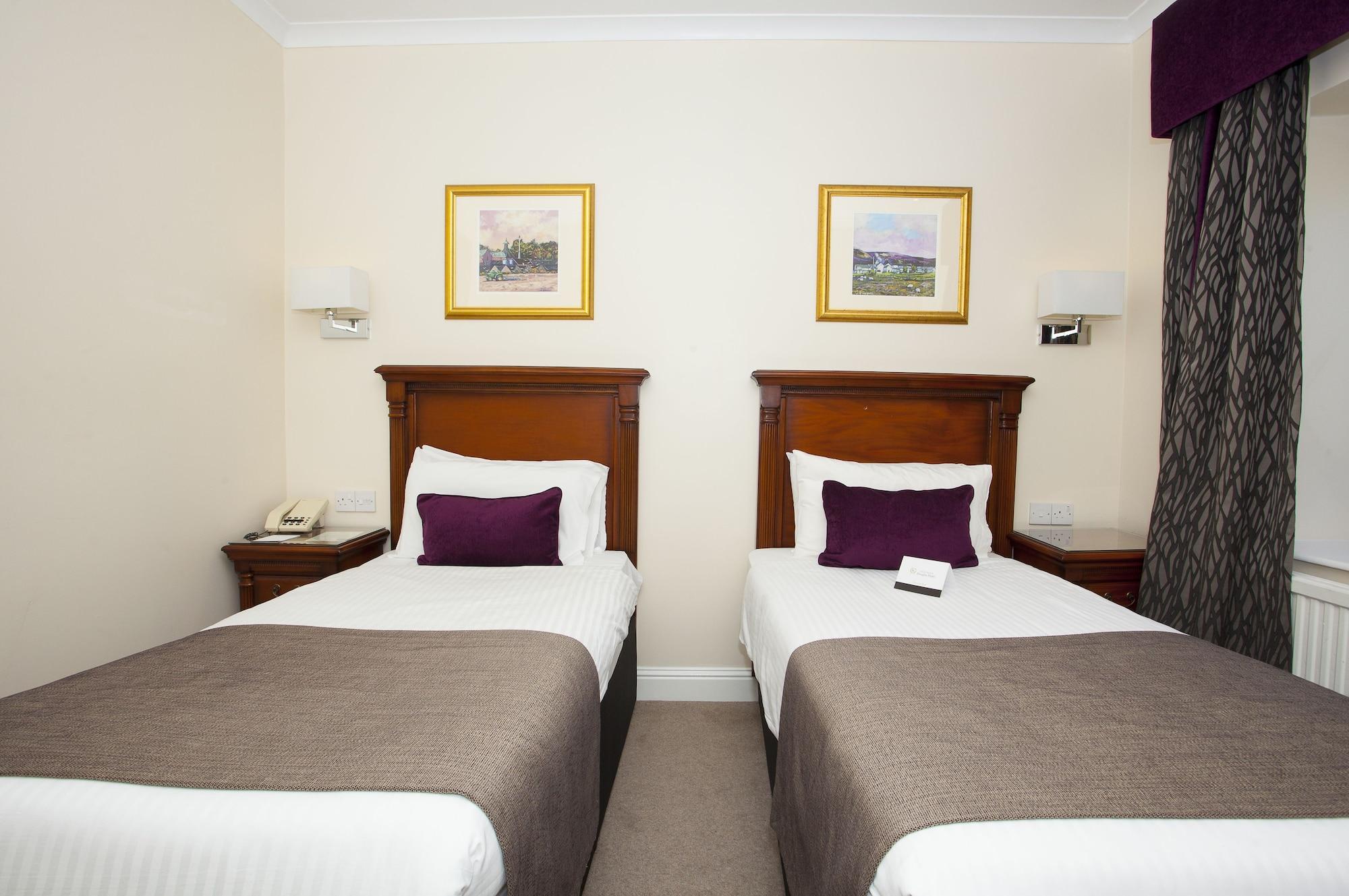 Douglas Hotel 3*