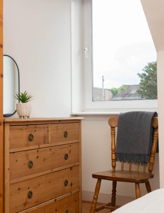 Dwellcome Home: 3-bedroom Garden Retreat With Fast Wi-fi Holiday home