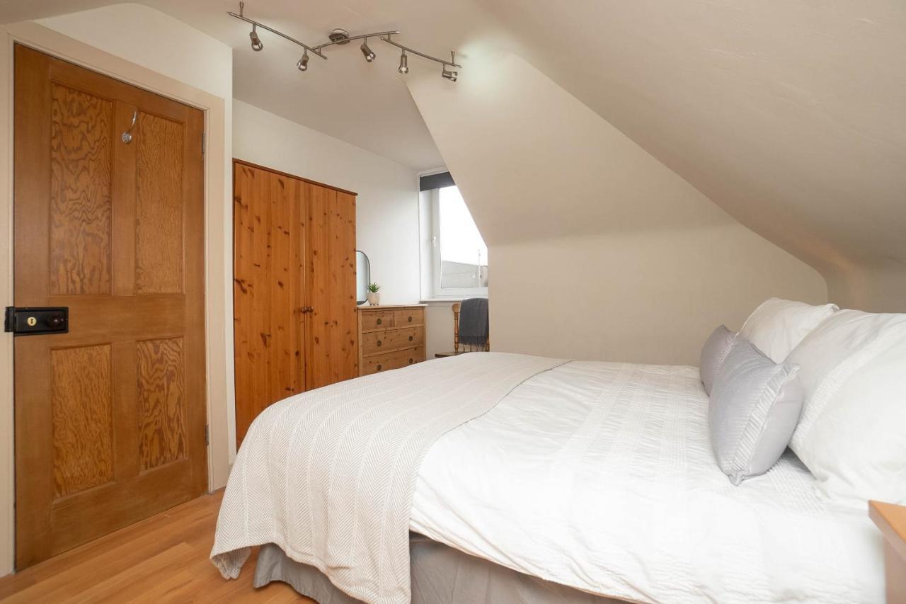Holiday home Dwellcome Home: 3-bedroom Garden Retreat With Fast Wi-fi *
