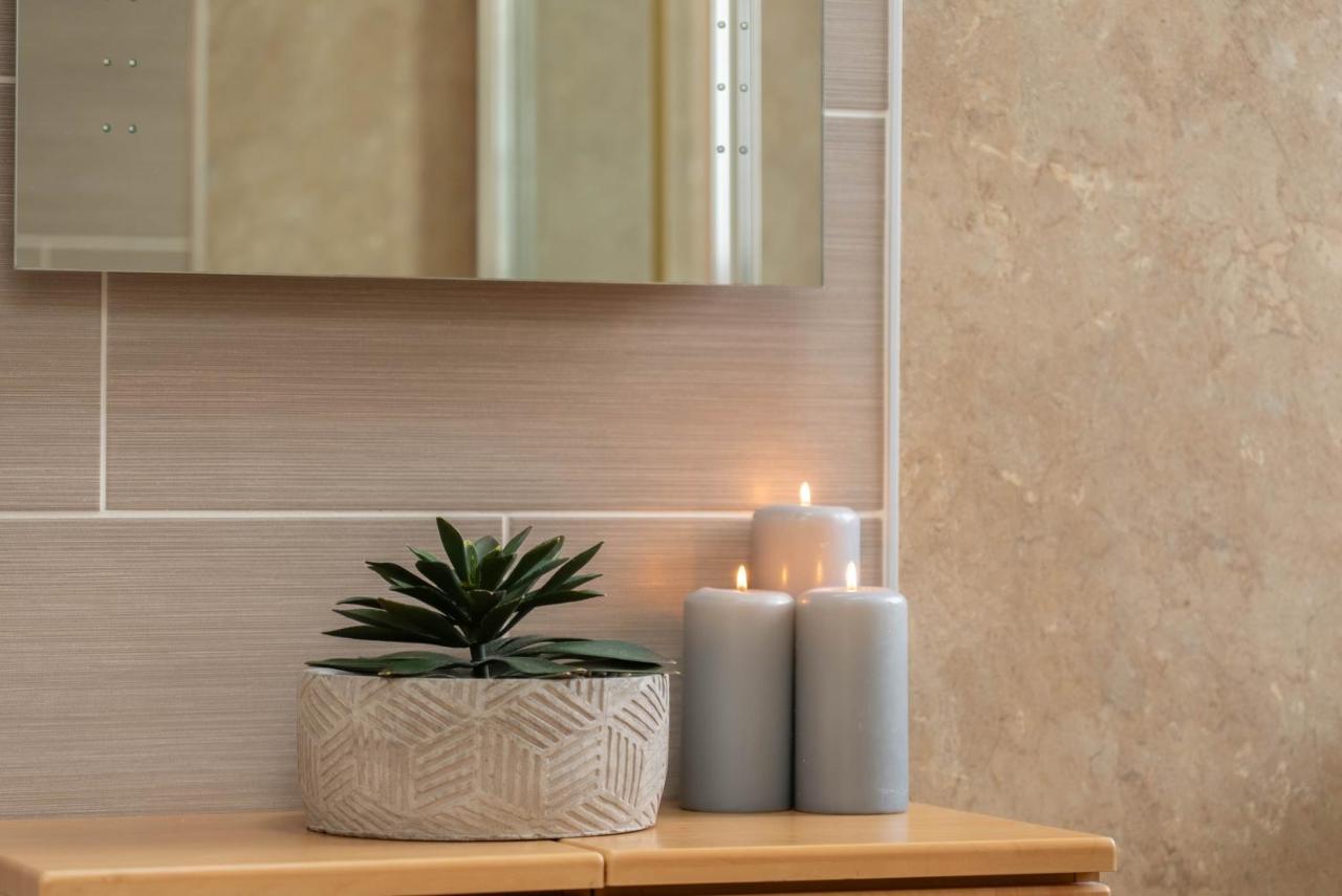 Dwellcome Home: 3-bedroom Garden Retreat With Fast Wi-fi * Aberdeen