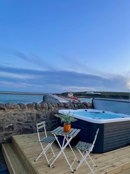 Lighthouse With Hottub *