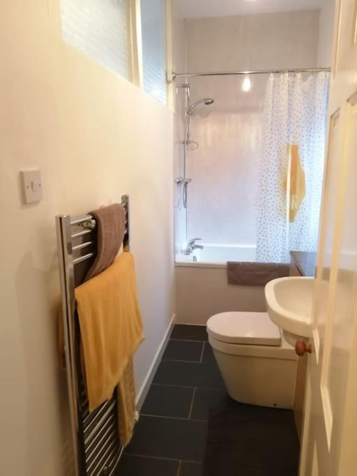 Stylish One Bed Flat With Private Parking Apartment *