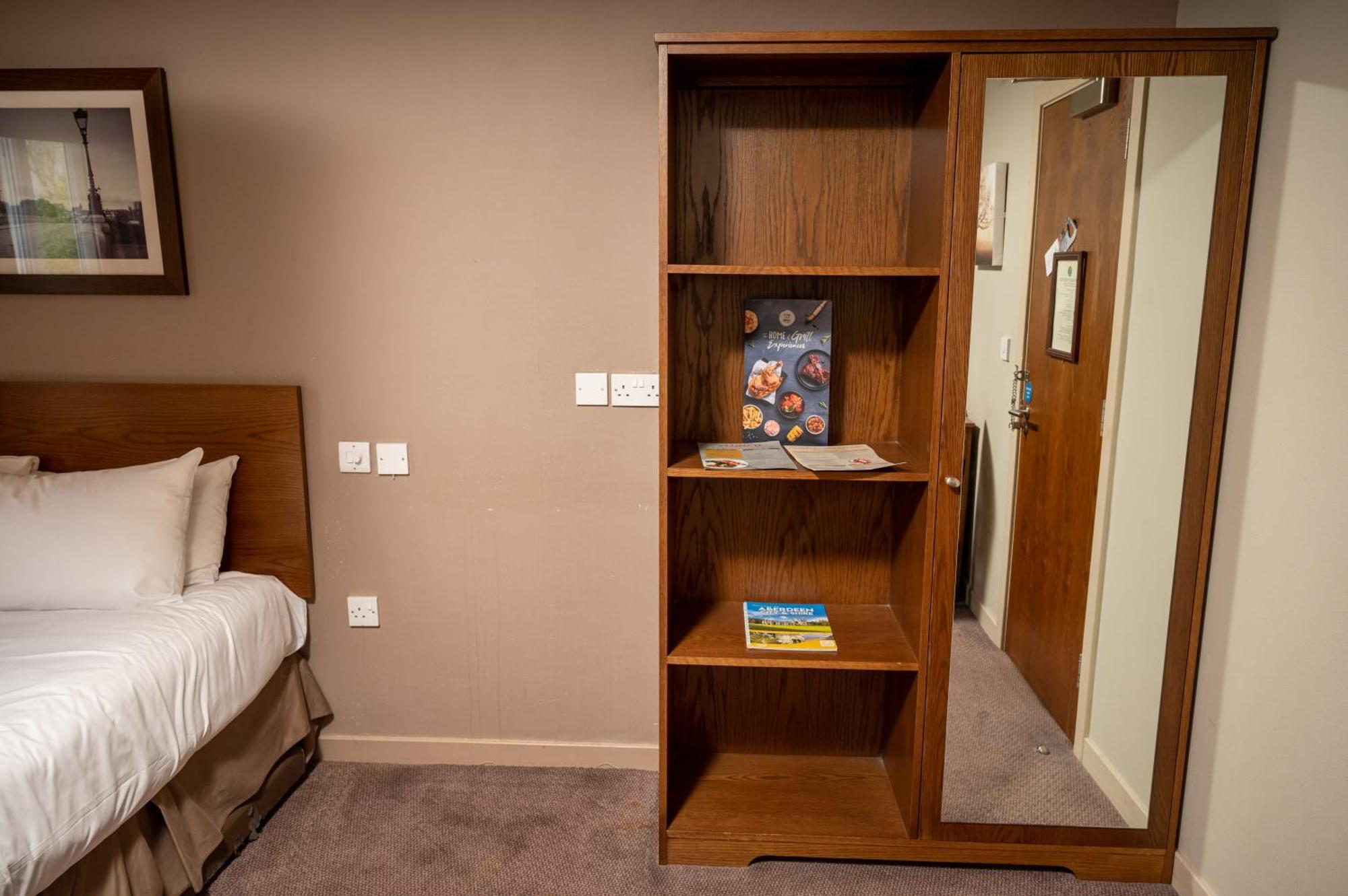 Wellington By Greene King Hotel