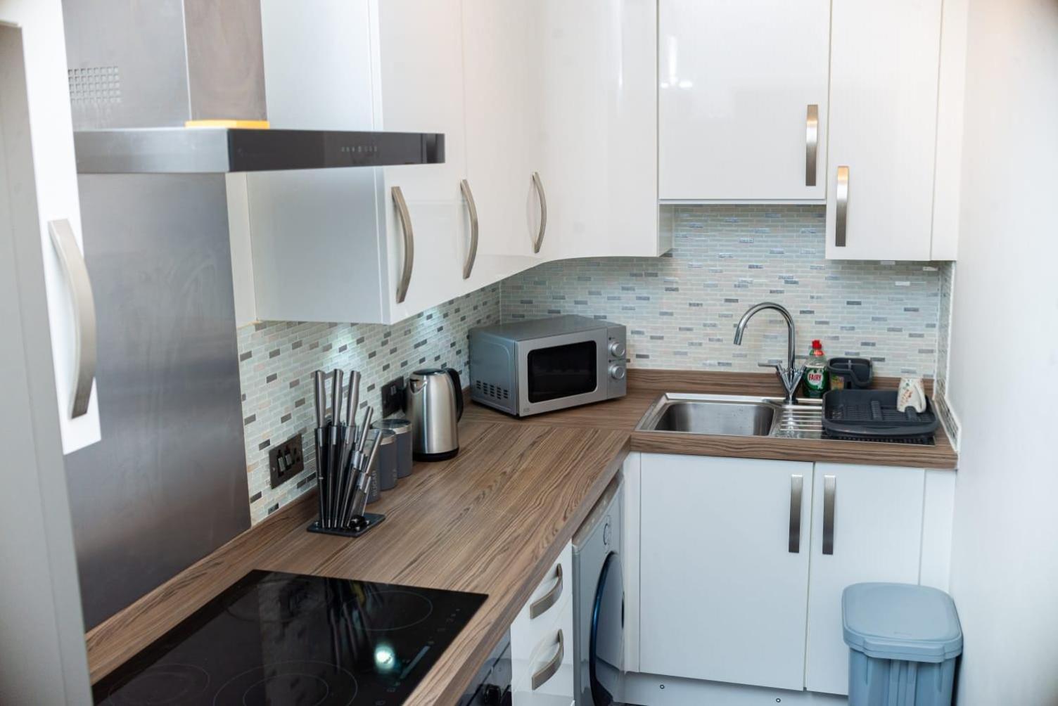 Apartment Centre Flat: 2-bedroom With Parking