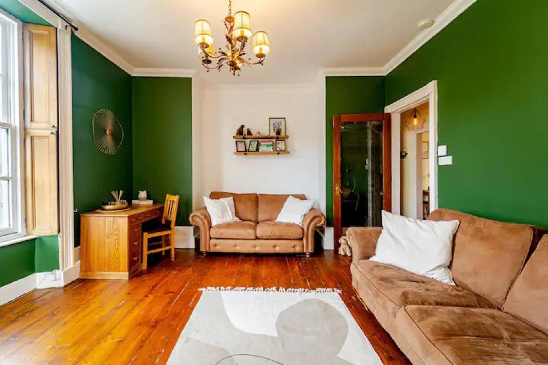 Spacious 1-bed Centre In