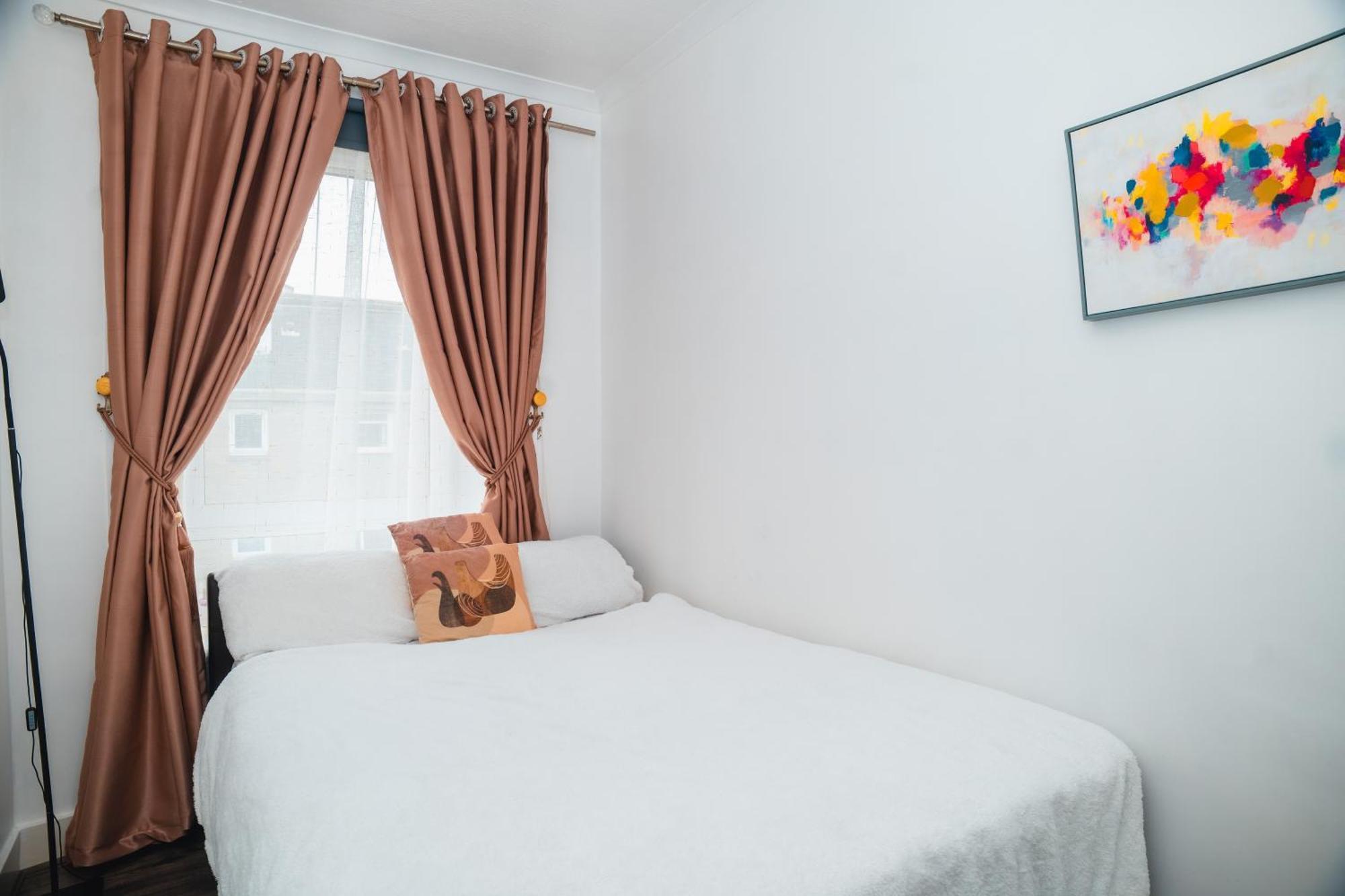 Centre Flat: 2-bedroom With Parking * Aberdeen