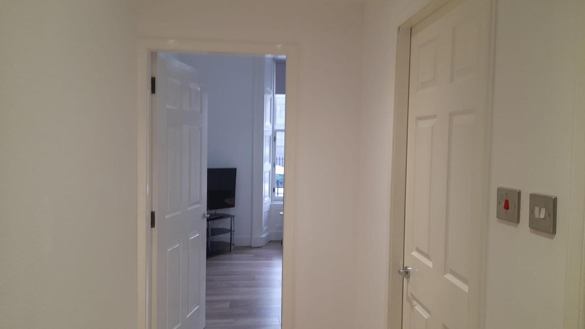 Crown Apartment *