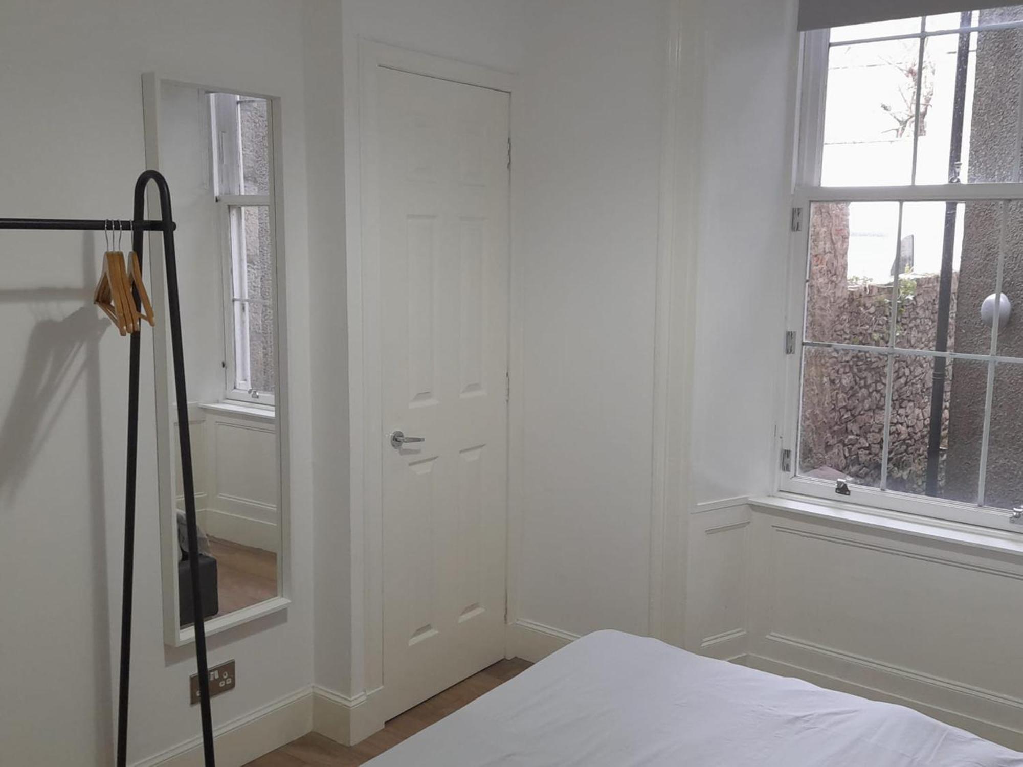 Crown Apartment *