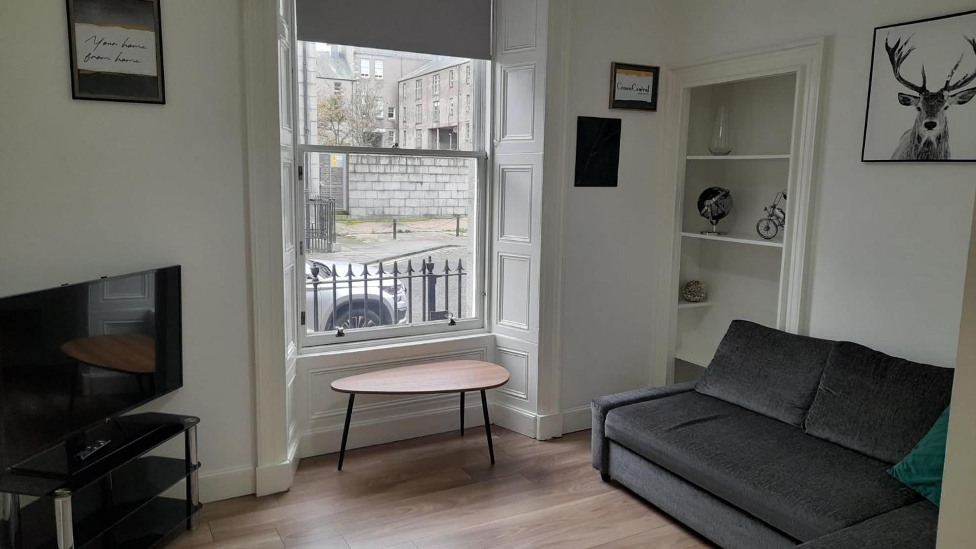Crown Apartment