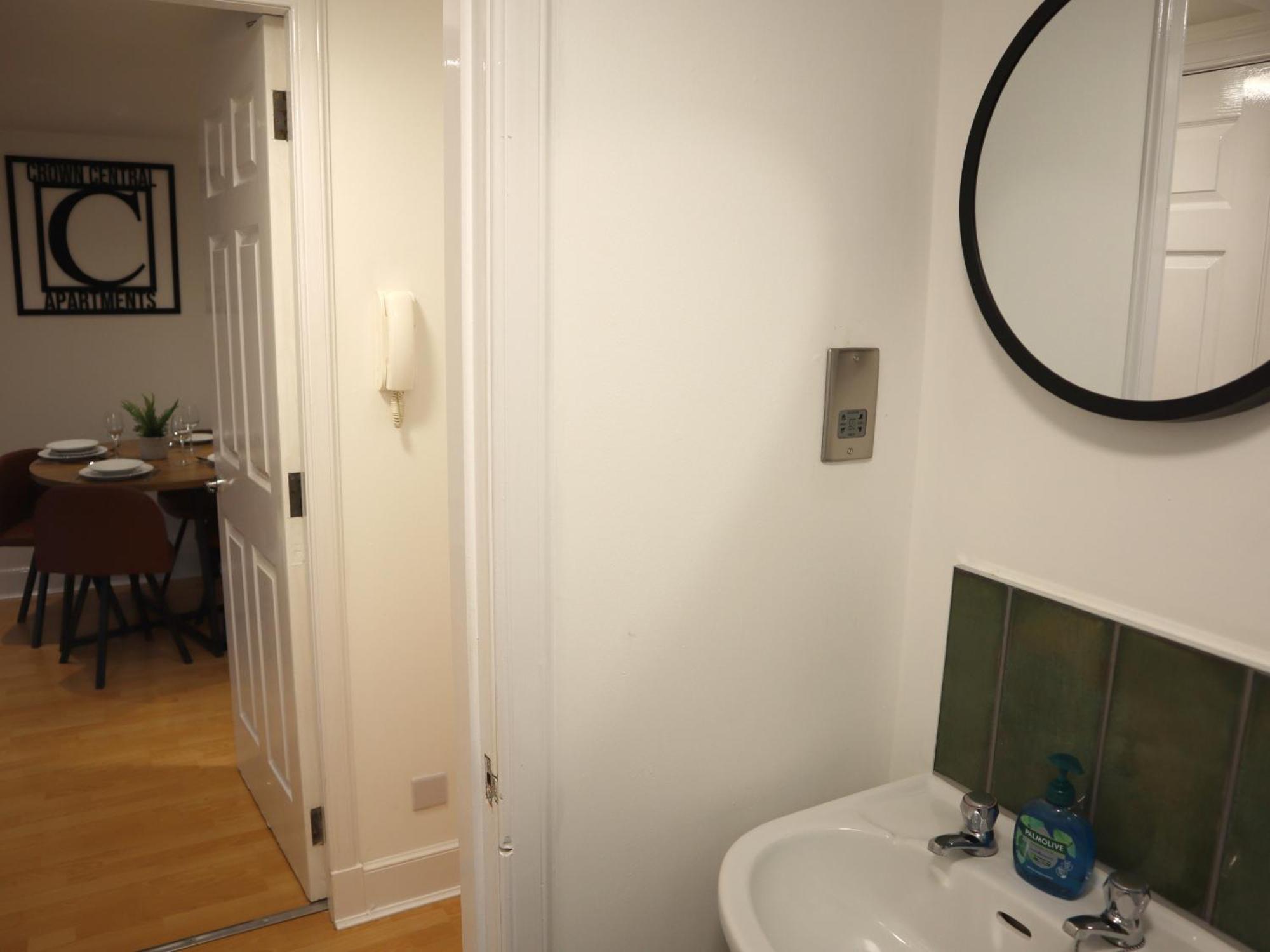 Crown Apartment
