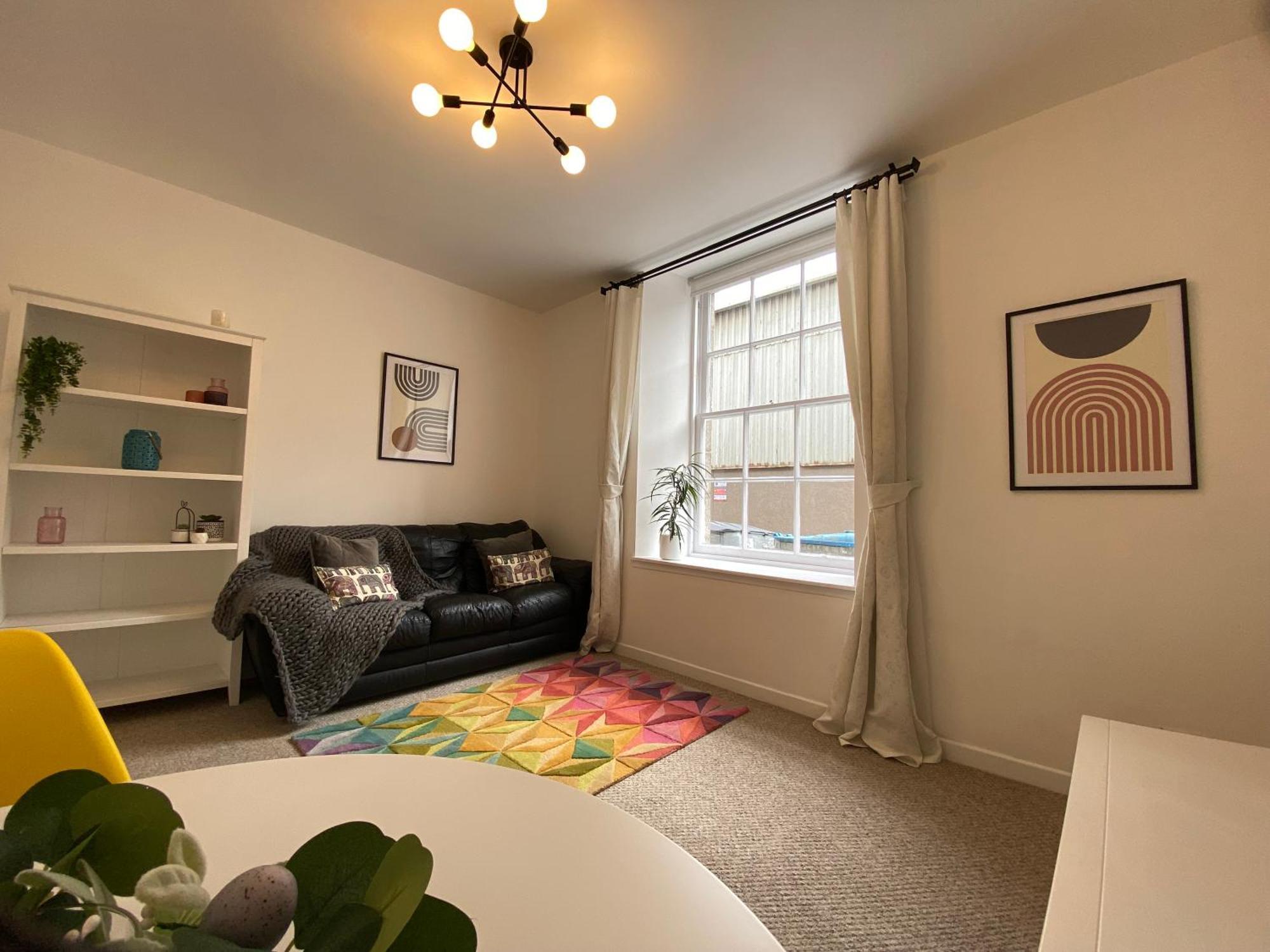 Quay With Parking Apartment *