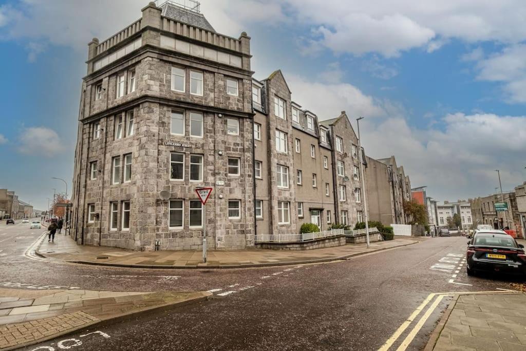 Location, Private Parking, Free Netflix Apartment Aberdeen