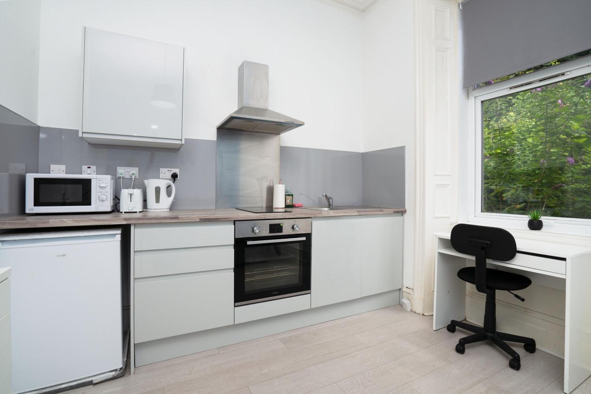 Cosy Fully Equipped 3, Close To