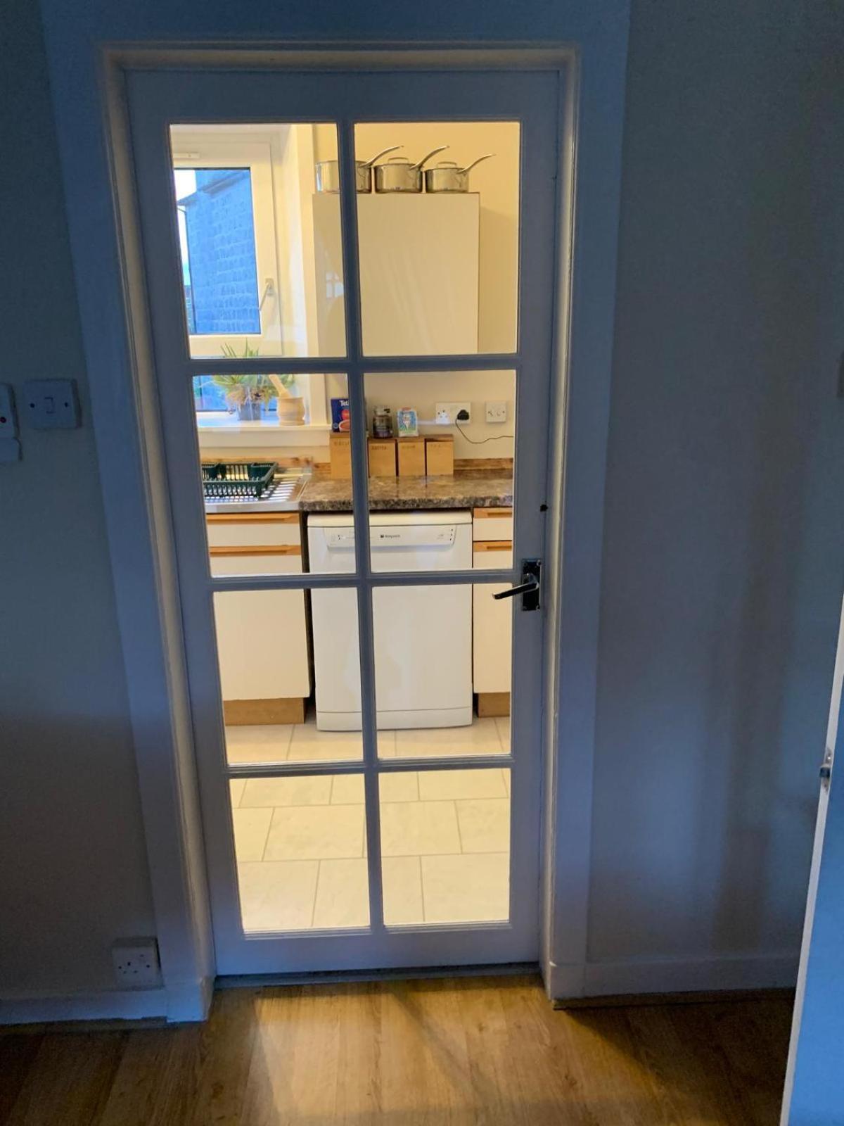 Basic Kings St View 2 Bed Apartment *