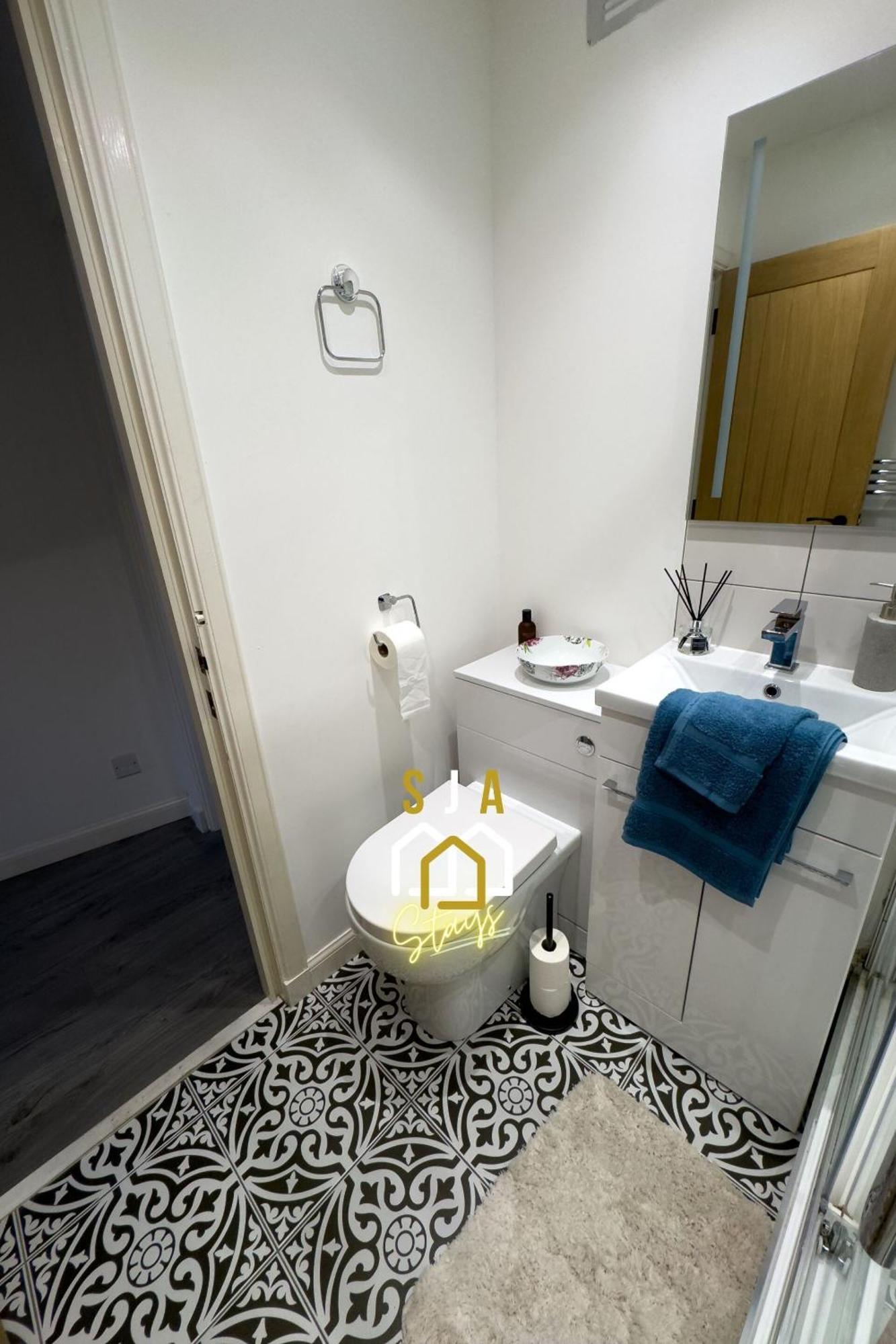 Dee Street - Sja - Modern 2 Bed *