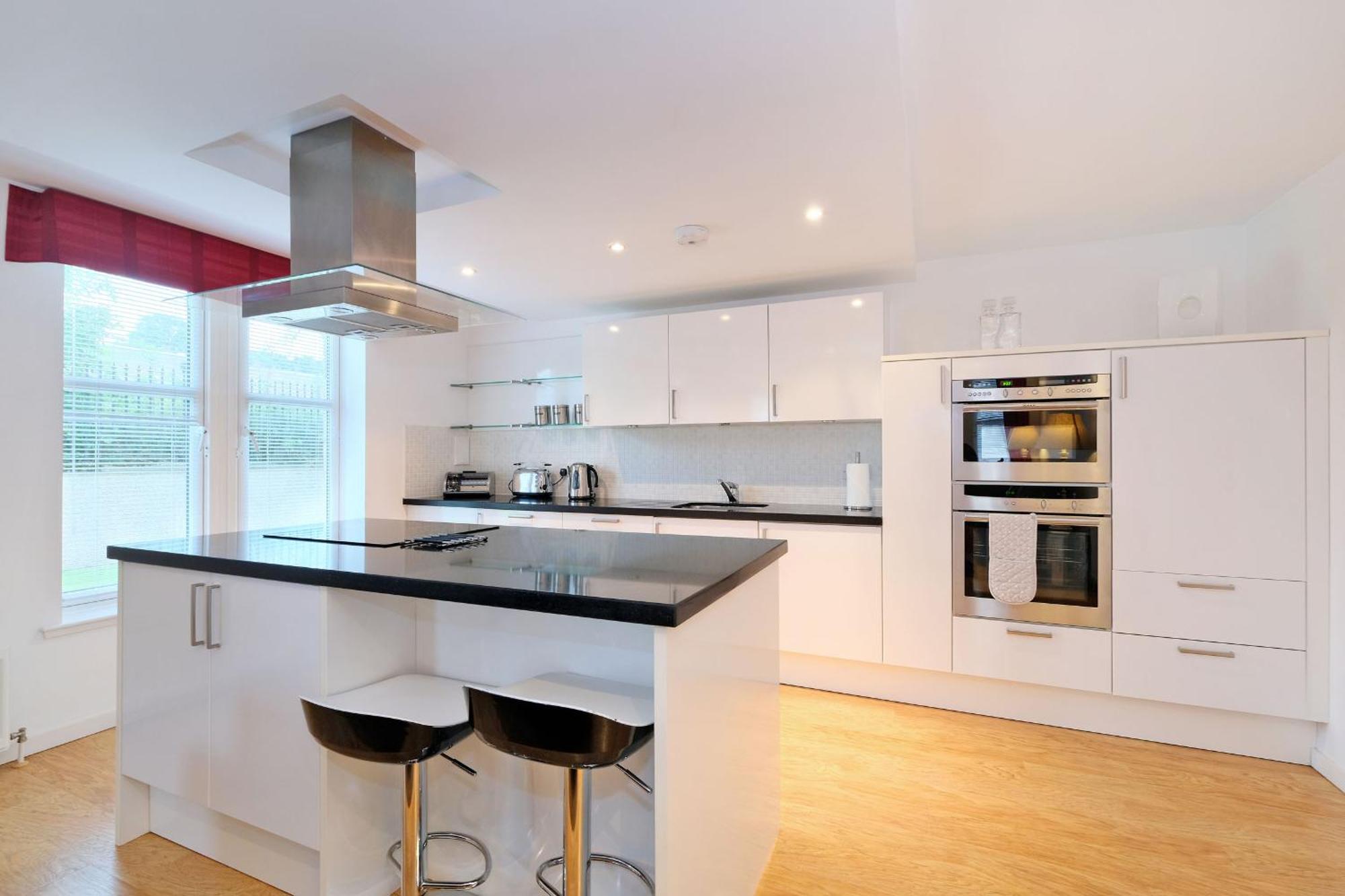 Contemporary Close To Centre * Aberdeen