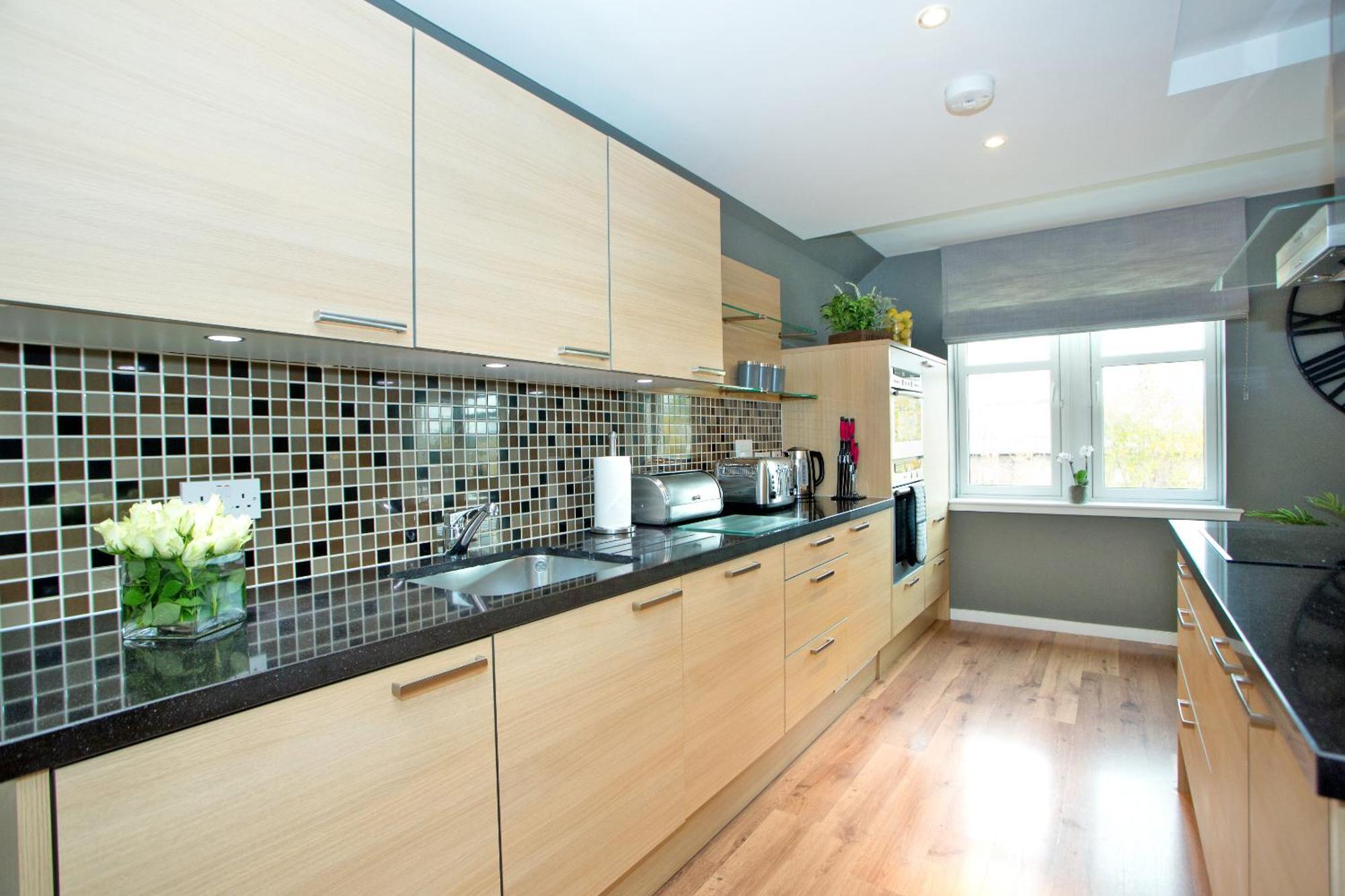 Contemporary Close To Centre Apartment *
