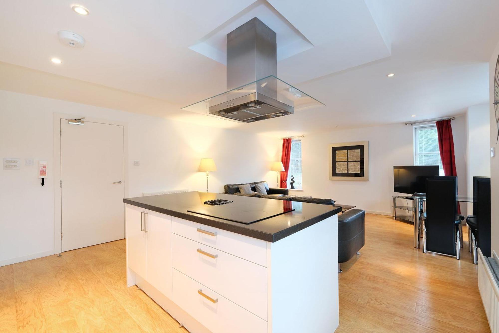 Contemporary Close To Centre Apartment Aberdeen