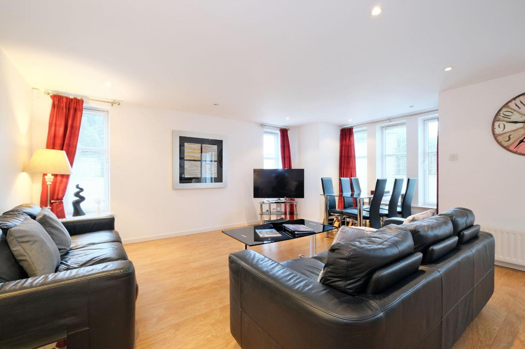 Contemporary Close To Centre * Aberdeen