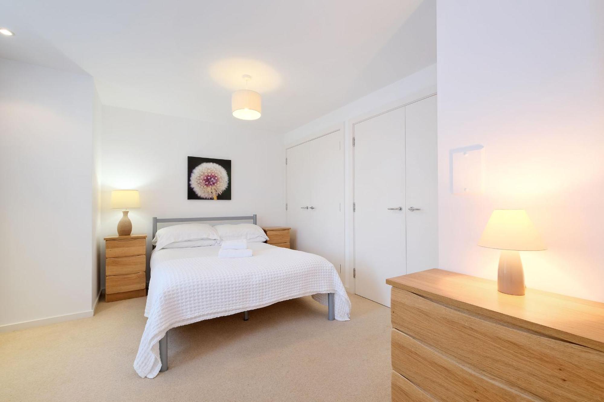 Contemporary Close To Centre