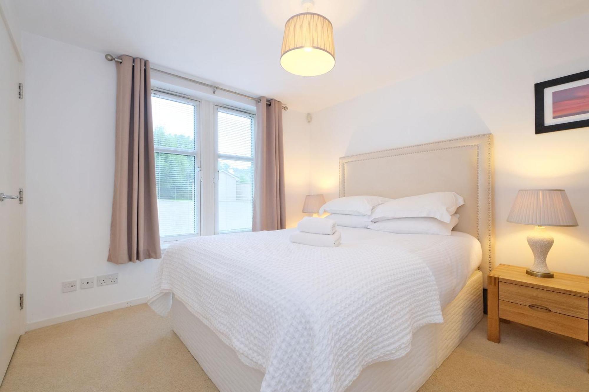 Contemporary Close To Centre Apartment *