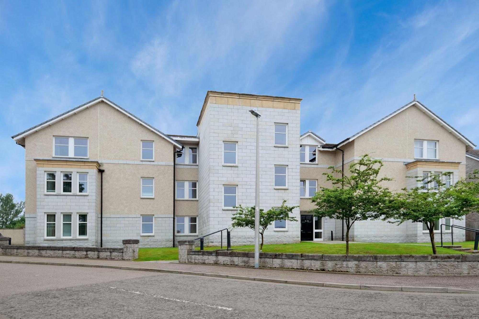 Contemporary Close To Centre Aberdeen