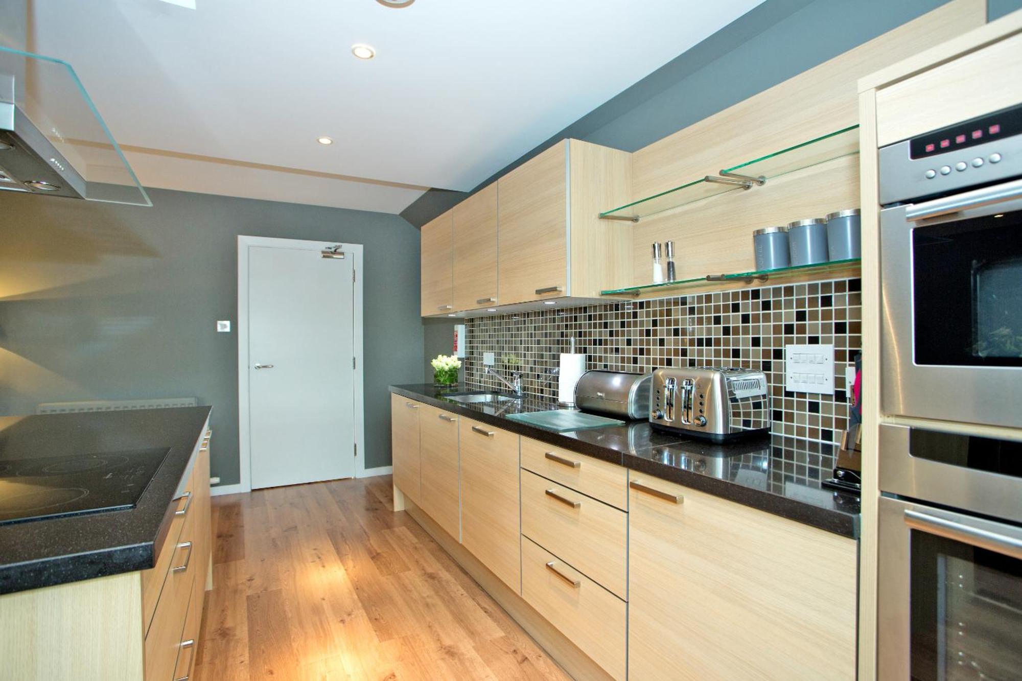 Contemporary Close To Centre Apartment Aberdeen