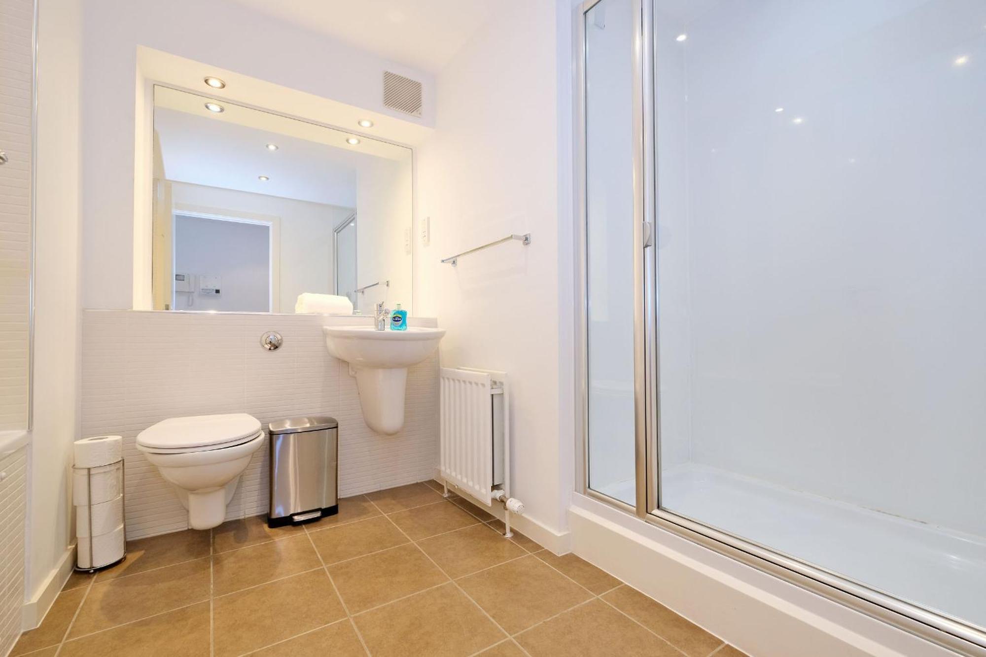 Contemporary Close To Centre *